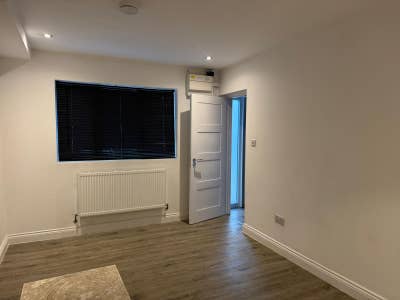 Studio room available  Main Photo