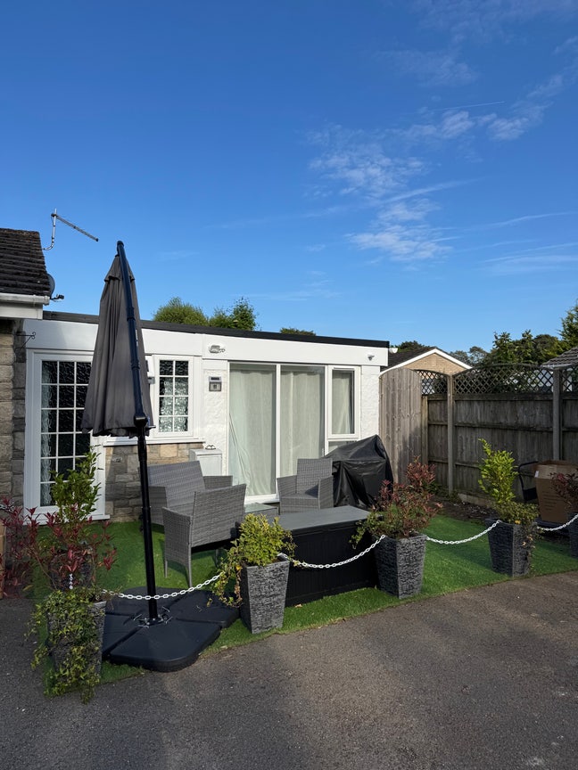 Cosy double room in west parley  Main Photo