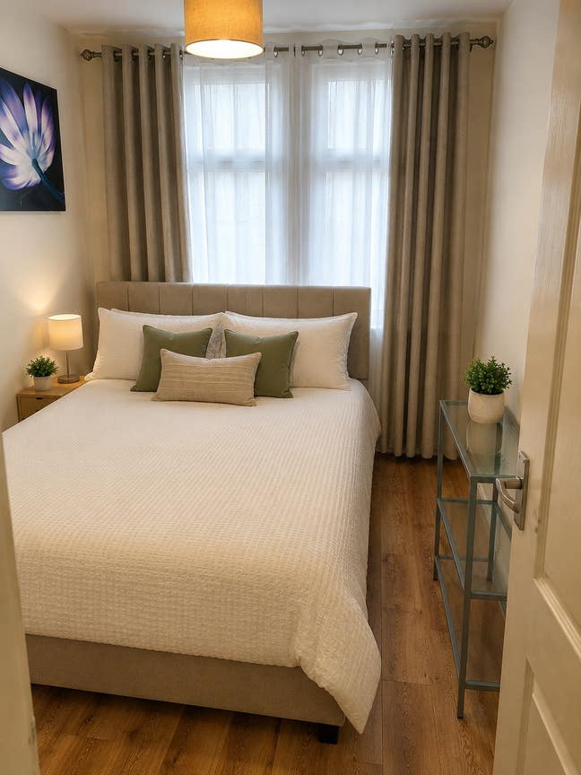     Double Room + Private Ensuite Main Photo
