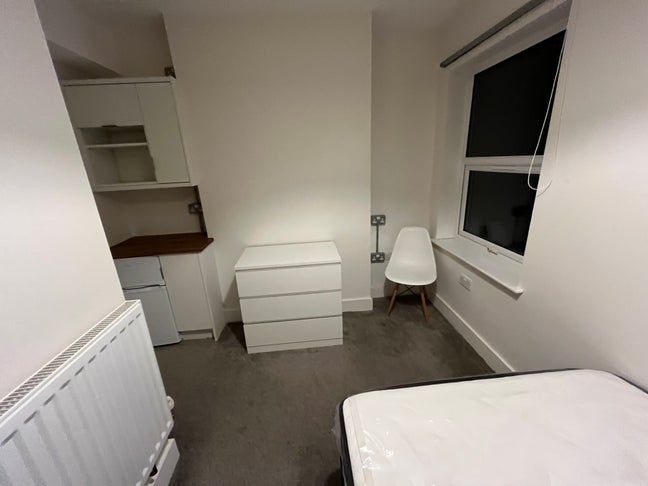 En-suite Room + Cleaner + Fibre | Bills incl. | Main Photo