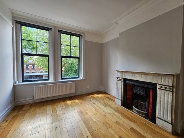Light double room in recently refurbished flat in  Main Photo