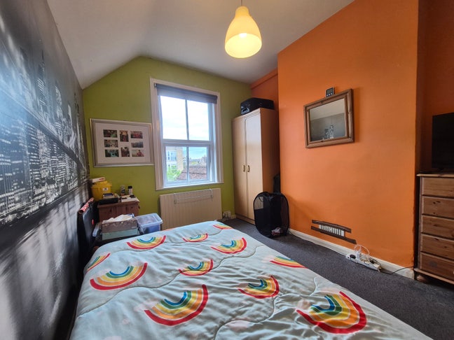 Spacious single room to rent Main Photo
