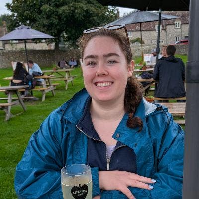 Hi, I'm Kate!  I'm 24 and am a full time wor... Main Photo