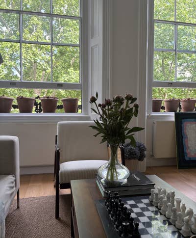 Light & Beautiful Room available Main Photo