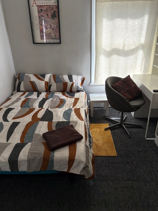 Large South London ensuite and double available Main Photo