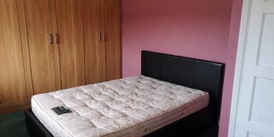 WFH Double Room | Desk & Wardrobe | Bills Inc Main Photo