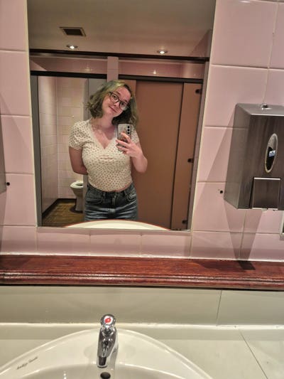 New student looking for housing Main Photo