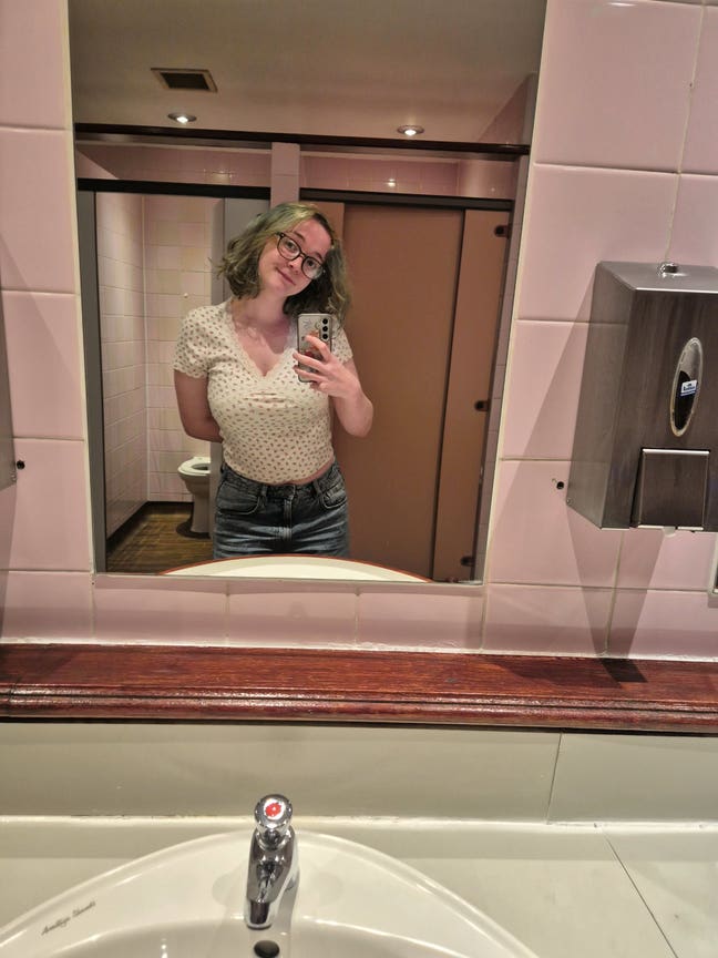 New student looking for housing Main Photo