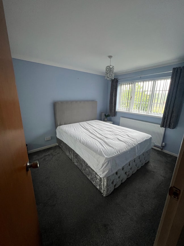 Convenient Location Double Rooms - Bills included Main Photo