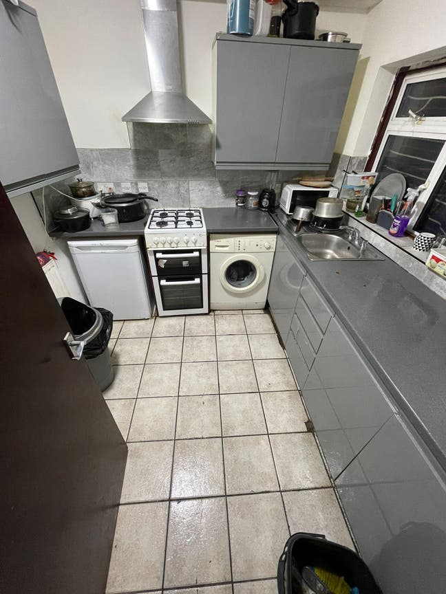 Sharing Room available in East ham..  Main Photo
