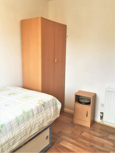 Single room, from 18 July, all bills included Main Photo