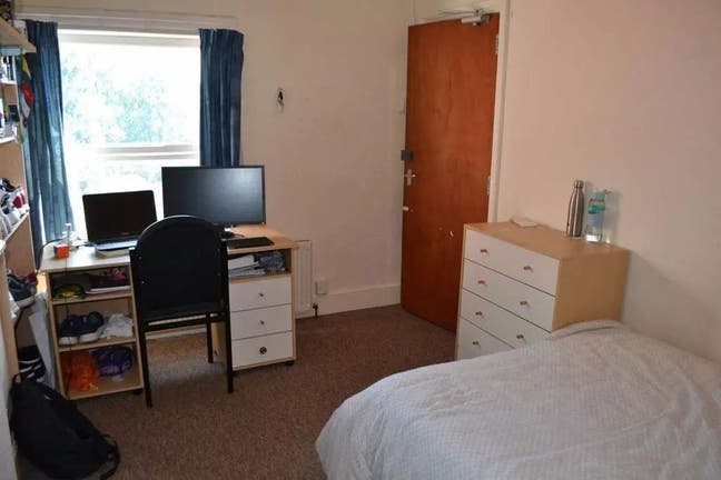A property very close to the University.  Main Photo