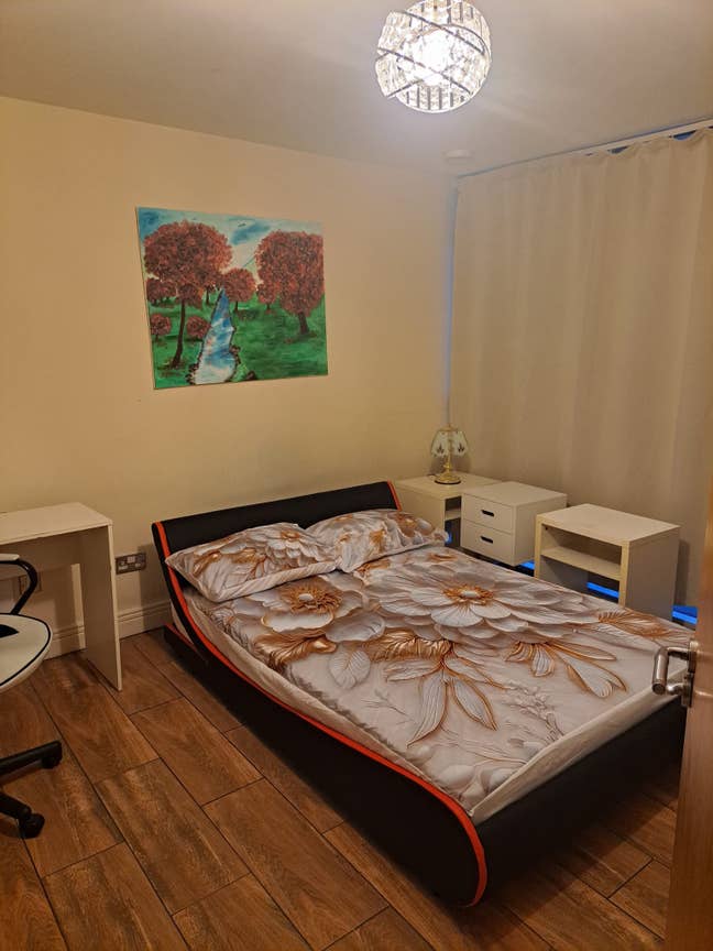 En-suite Room Available- Short-let Considered  Main Photo