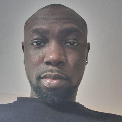 Professional Male seeks a single or double room Main Photo