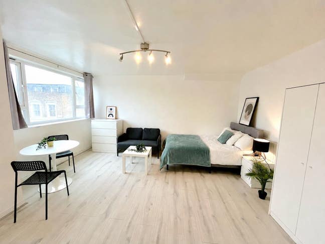 2 Stylish Renovated Rooms next to London Fields Main Photo