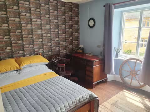 Room to rent in lovely cottage  Main Photo