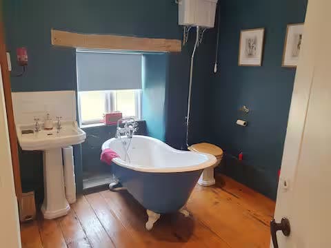 Room to rent in lovely cottage  Main Photo