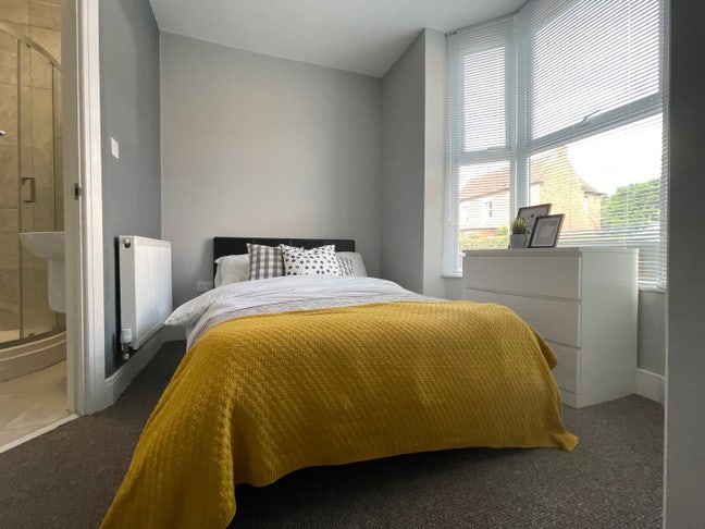 Professional Houseshare - Double en-suite Main Photo