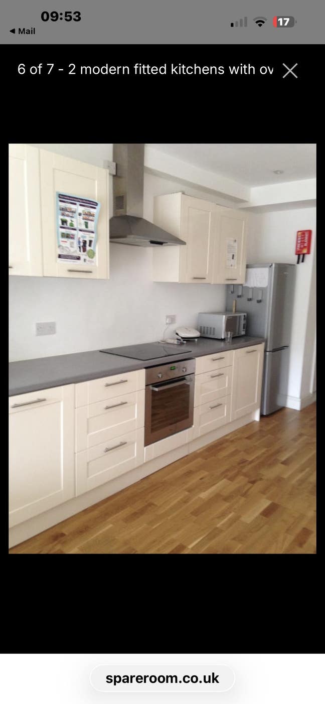Bright first floor room with big en-suite bathroom Main Photo