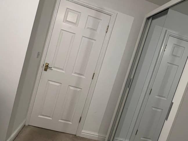 A double bedroom on a 2 rooms floor for rent Main Photo