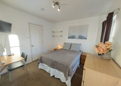 3 Rooms Available - Canada Water Main Photo