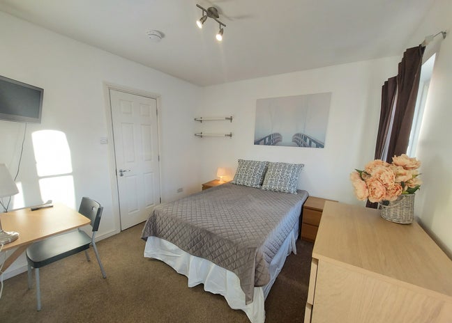 3 Rooms Available - Canada Water Main Photo