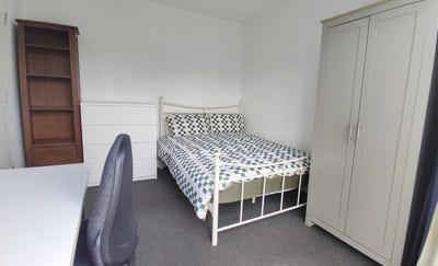 Double Room to Rent inc. Bills Crawley Town Centre Main Photo
