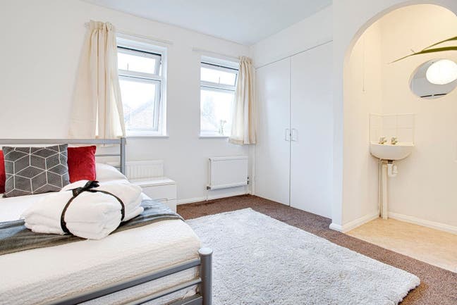 Ensuite Room with Parking in South Ealing for &pound;927 Main Photo