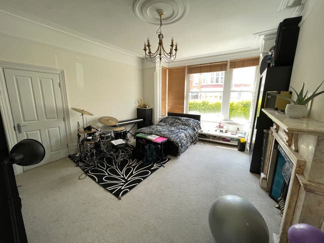 2 Studios available - Leyton Main Photo