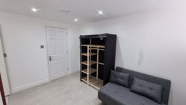 Single studio to let Main Photo