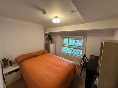 Room in Angel townhouse  Main Photo