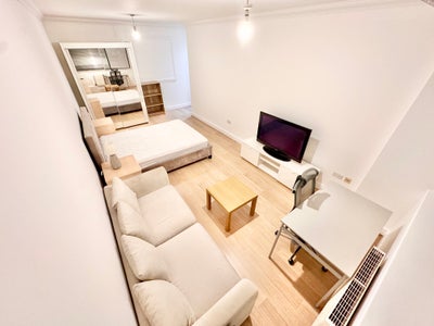 Beautiful Double rooms en-suite 2 min Central Line Main Photo