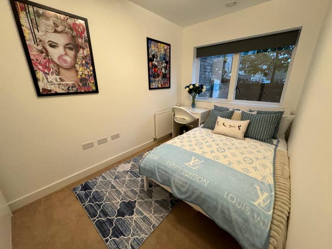 Bright Double Room • Greenwich Location Main Photo