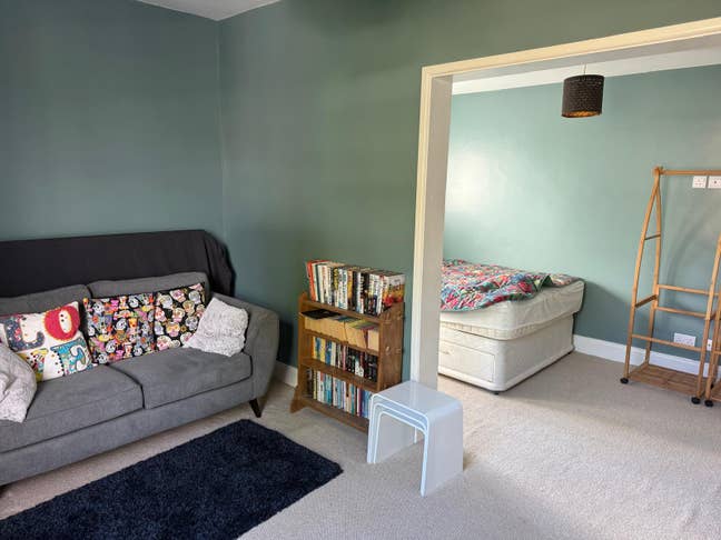 Large Bedroom + Separate Sitting Room & En-Suite Main Photo