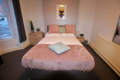 Spacious Double Room  &pound;50 off on 2Nd Month Rent !! Main Photo