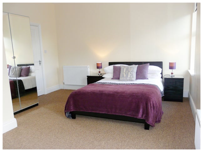 2 Lovely Large Bright Double Ensuites nr Station Main Photo