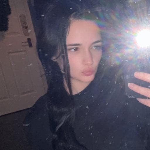 25 year old Female seeks a double room Main Photo