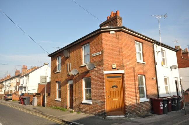 Spacious 1-Bedroom Flat with Parking Included Main Photo