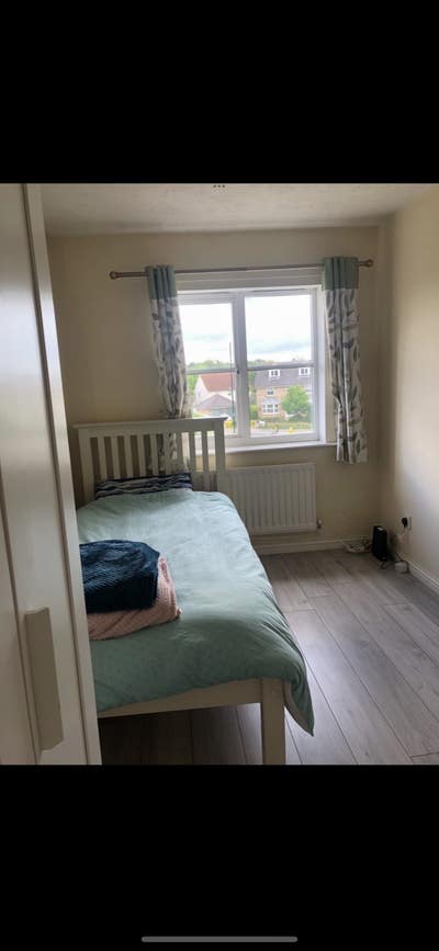 Furnished large double room WiFi and bills include Main Photo
