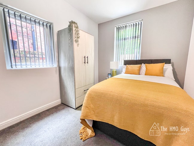 Refurbished Double Room — All Bills Included  Main Photo