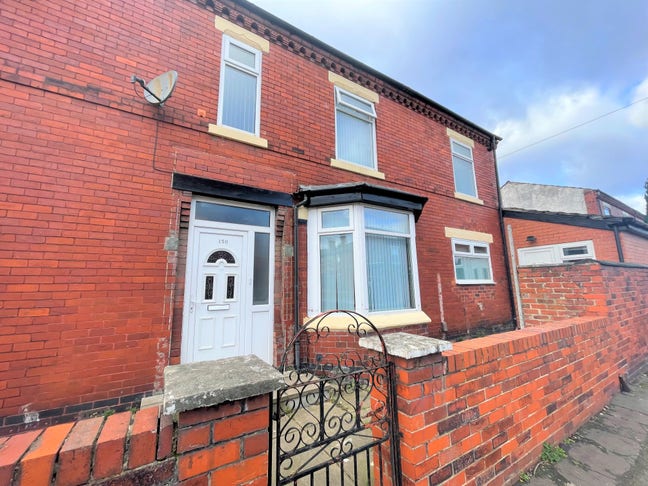 Standout 6-Bed Student House with Premium Extras Main Photo
