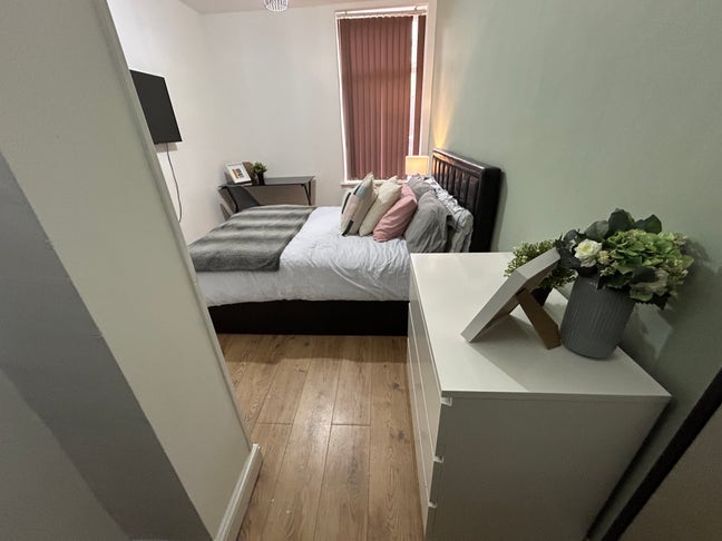 Room Available in House Share – Burton Road ✨ Main Photo
