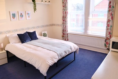 Charminster Room W/ Own Kitchen Unit!  💫 Main Photo