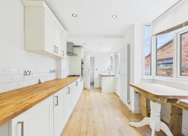 Spacious Bright Double Room Walking To HPC Bus Main Photo