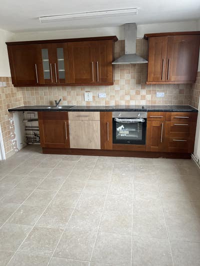 3 Bed House Share Available for Guardianship Main Photo