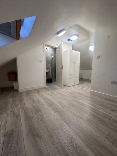 Pleased to Offer Two Spacious Double En-Suite Room Main Photo