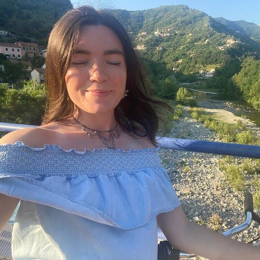 Hi there. I am a professional female, I'm 28.... Main Photo