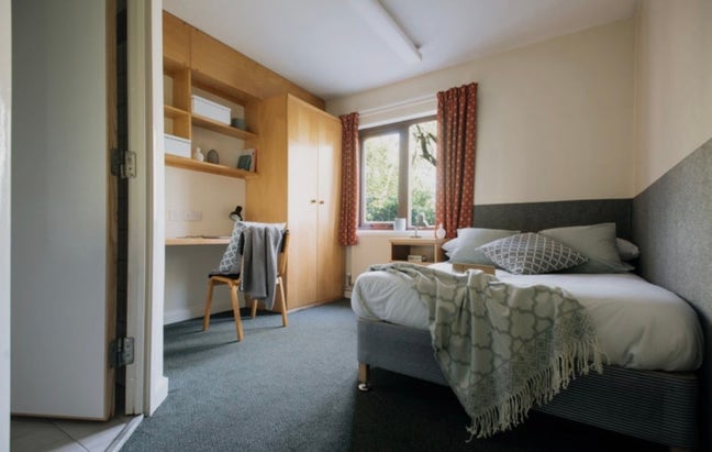 🚨 Urgent Tenancy Takeover – Oxley Residence 🚨   Main Photo