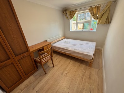 New home close to city center and train station. Main Photo