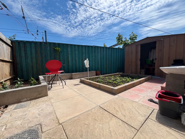 New home close to city center and train station. Main Photo